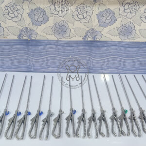 Incision Instrument 28pcs laparoscopic Ethicon needle holder 5mm 330mm shows reusable needle holders with fine serrated jaws, tungsten carbide inserts, and ergonomic ring handles for precise microsuturing.